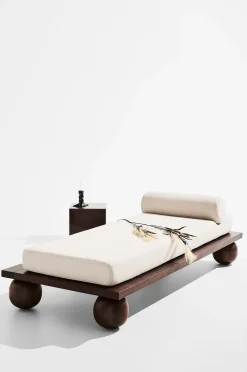 Julia daybed
