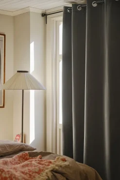 KYLIE mørklægningsgardin med sejlringe - 1 længde