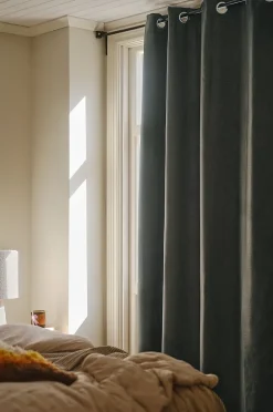 SHADOW mørklægningsgardin med snørehul 1 længde